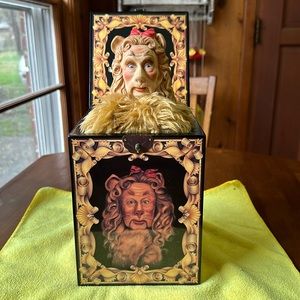 Enesco The Wizard of Oz “The Cowardly Lion”